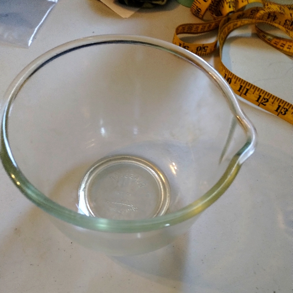 Glasbake Sunbeam mixing bowl 20cj